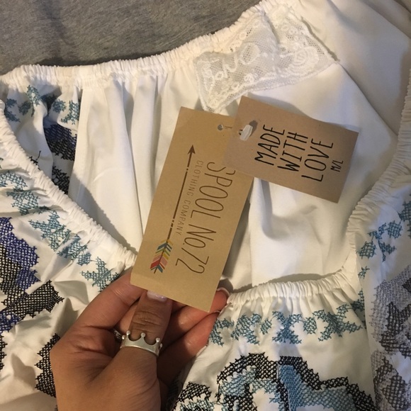 Spool No. 72 off the shoulder top. - Picture 2 of 3